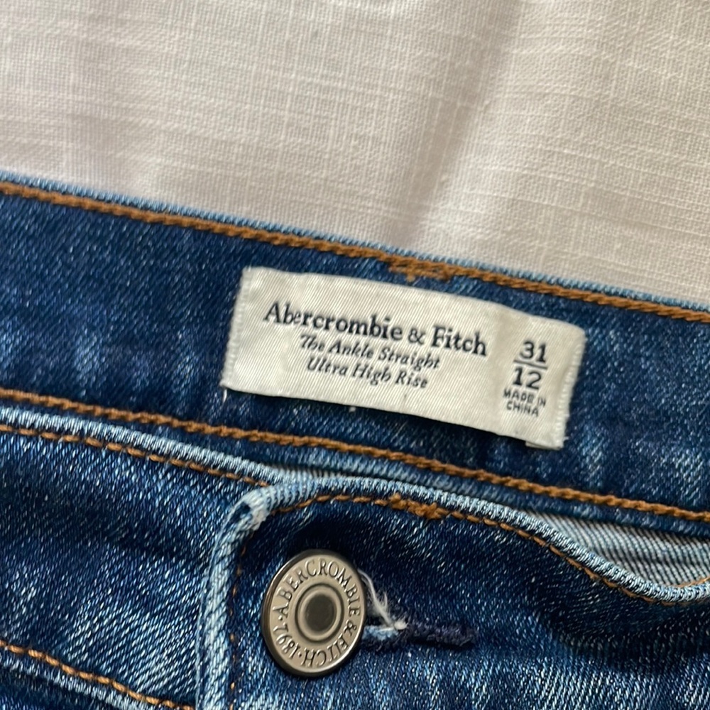 Abercrombie & Fitch Ultra High Rise Ankle Straight Jeans